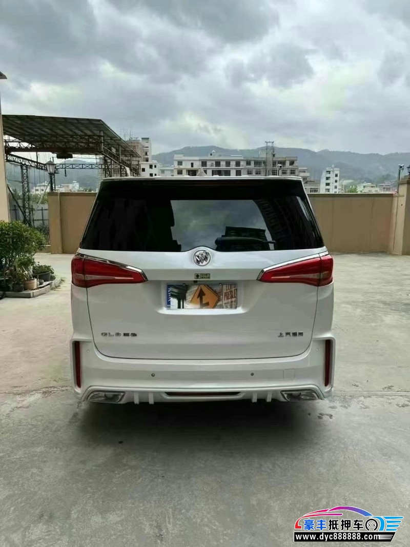 17年别克GL8轿车抵押车出售