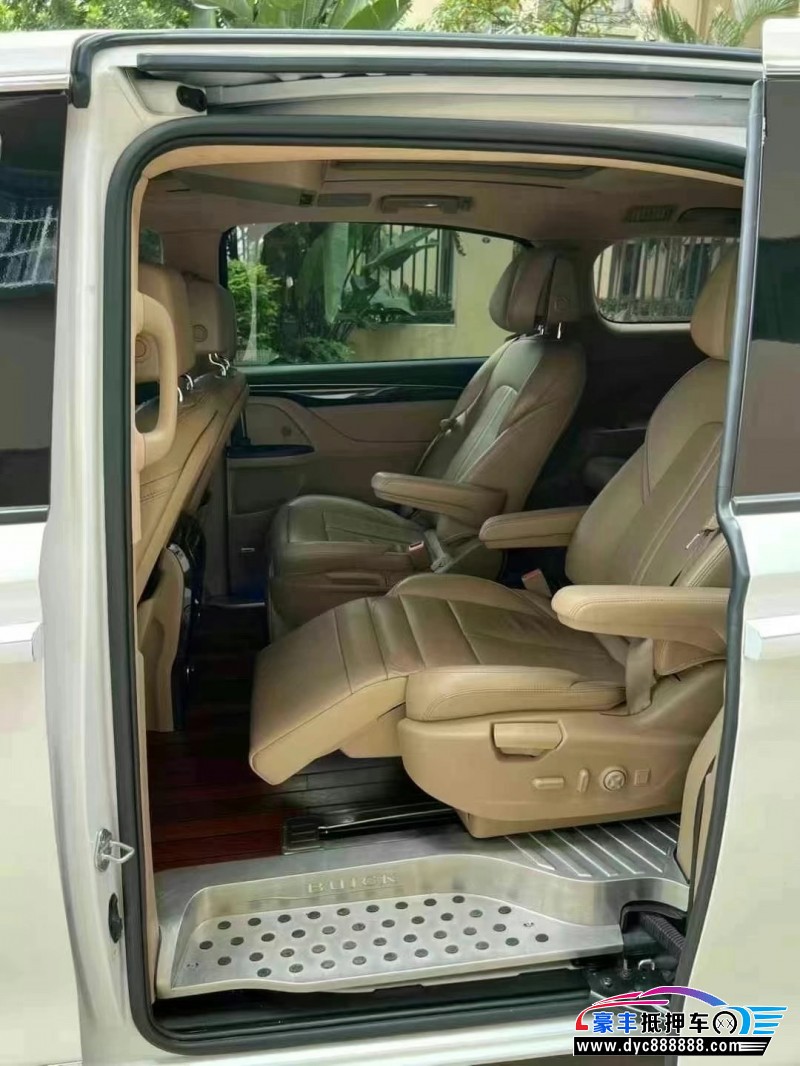 17年别克GL8轿车抵押车出售