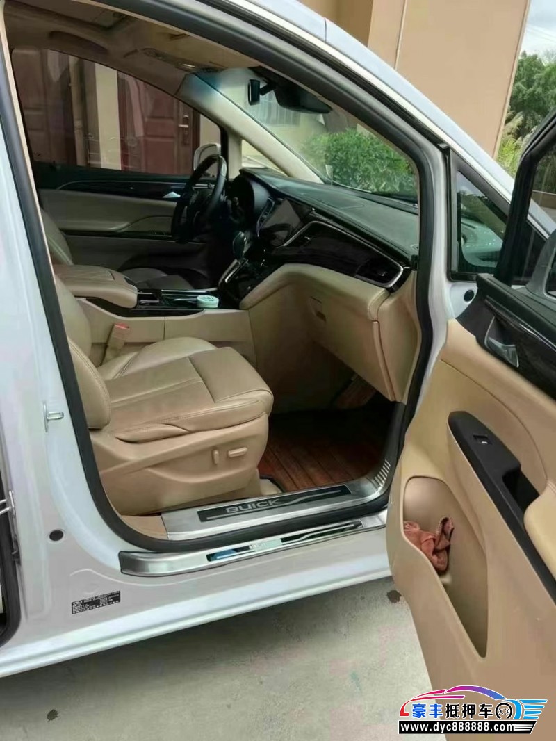 17年别克GL8轿车抵押车出售