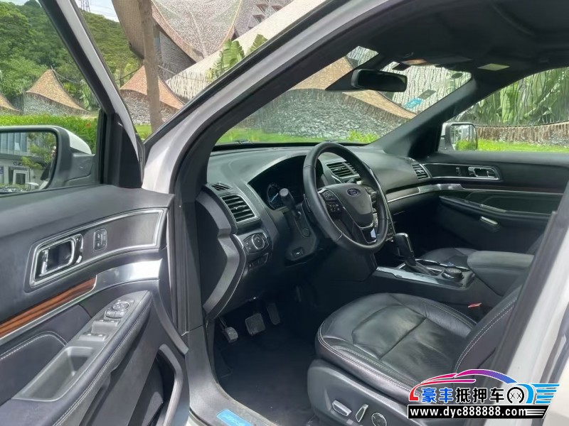 18年福特探险者轿车抵押车出售