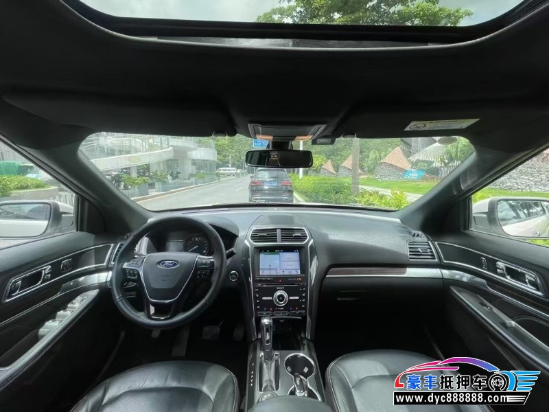 18年福特探险者轿车抵押车出售