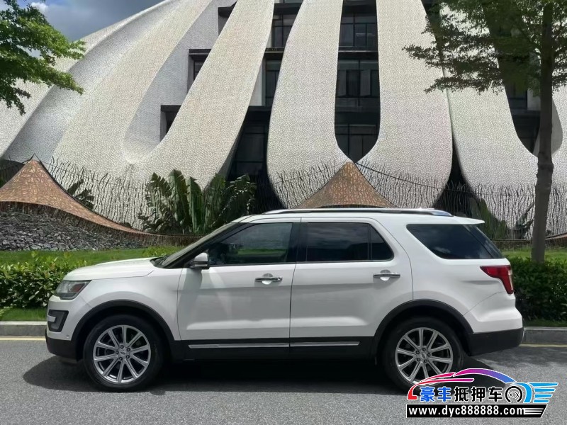 18年福特探险者轿车抵押车出售