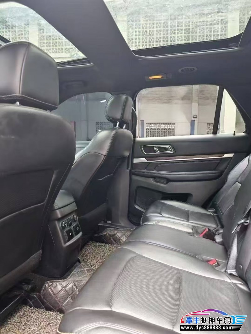 18年福特探险者轿车抵押车出售