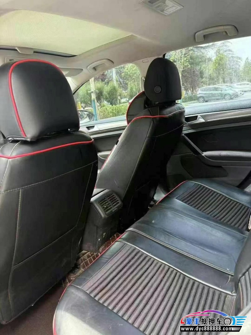 15年大众高尔夫轿车抵押车出售