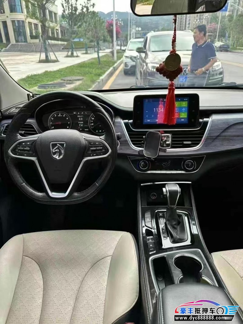 18年宝骏730轿车抵押车出售