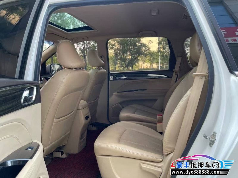 17年宝骏730轿车抵押车出售