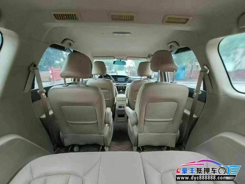 17年宝骏730轿车抵押车出售