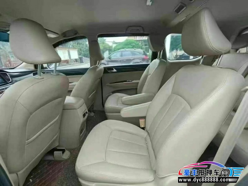 17年宝骏730轿车抵押车出售