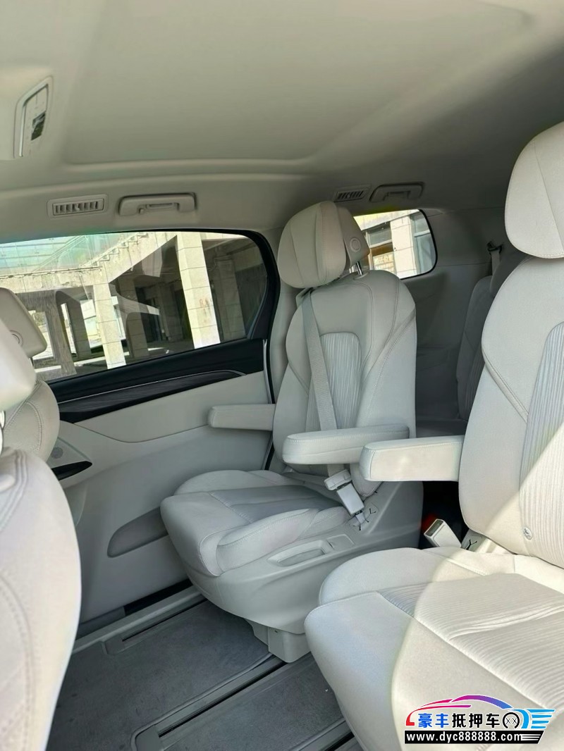 25年别克GL8轿车抵押车出售