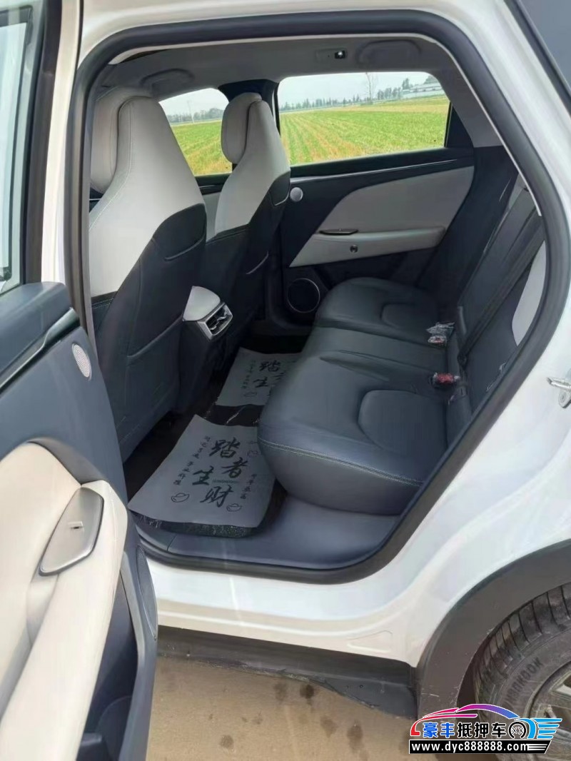 25年极狐阿尔法T轿车抵押车出售