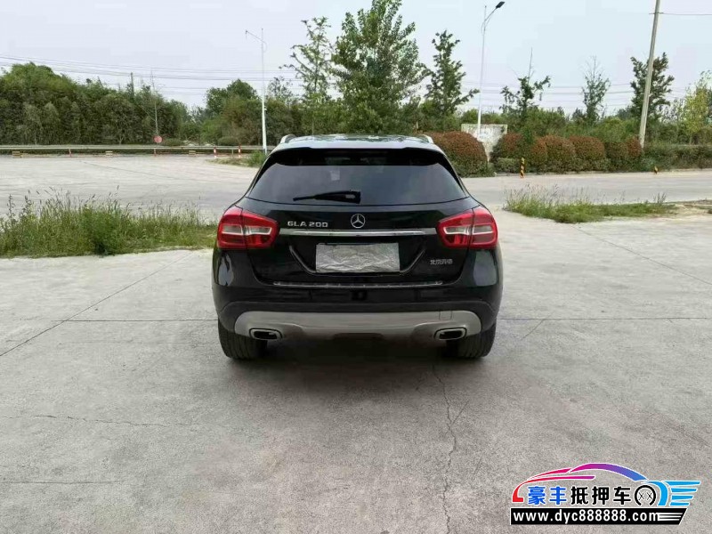 15年奔驰GLA轿车抵押车出售