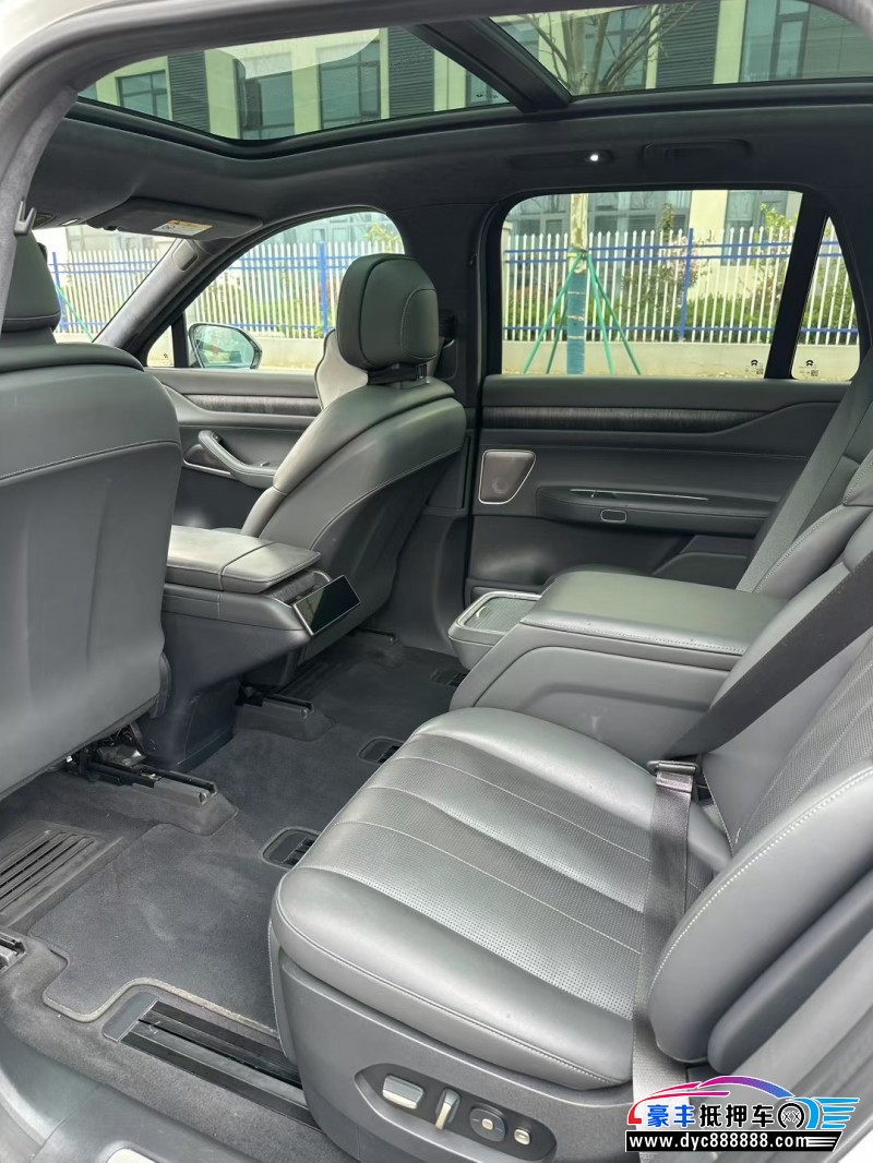 23年蔚来ES8轿车抵押车出售