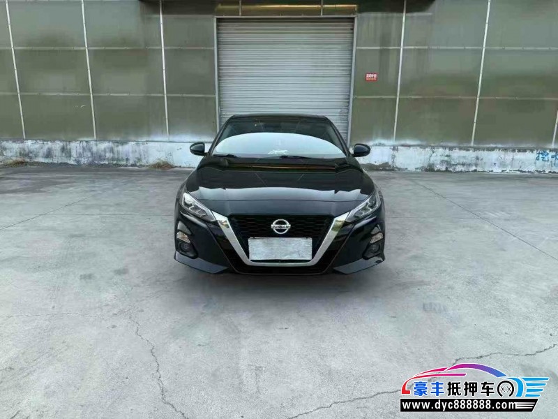 22年日产天籁轿车抵押车出售