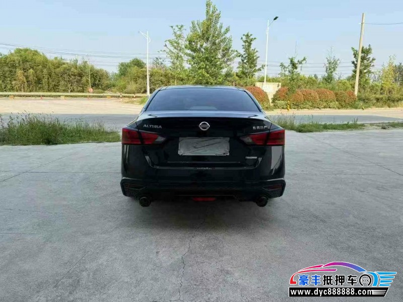 22年日产天籁轿车抵押车出售