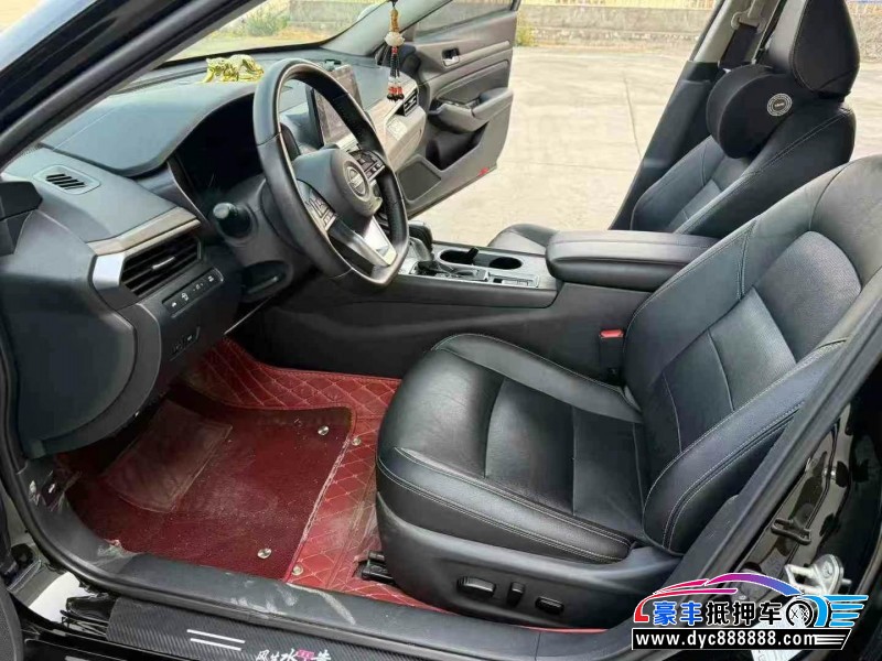 22年日产天籁轿车抵押车出售