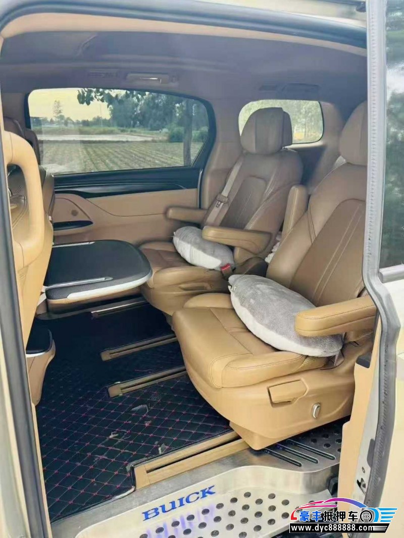 20年别克GL8轿车抵押车出售