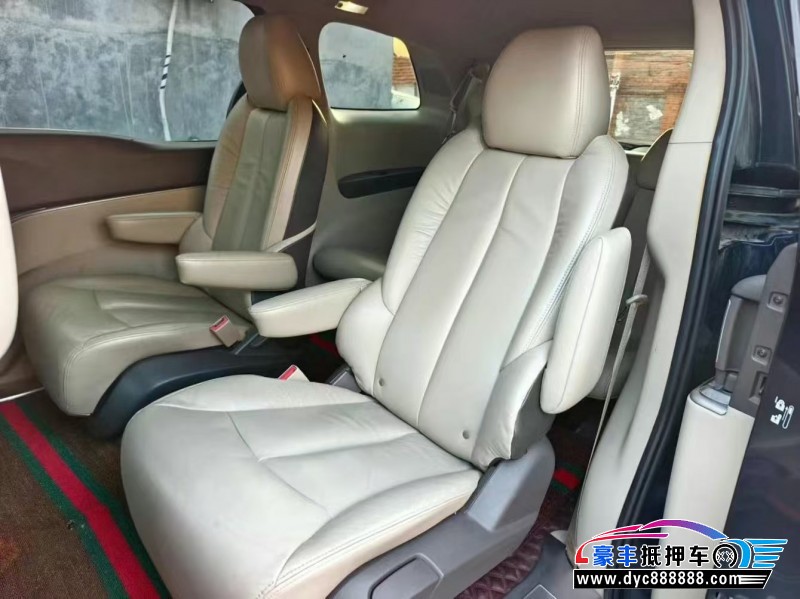 12年别克GL8轿车抵押车出售