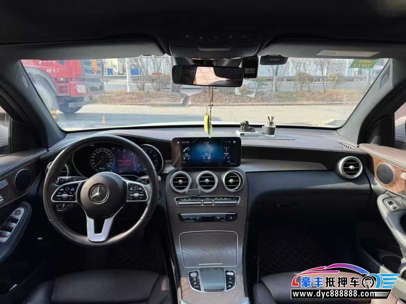 19年奔驰GLC轿车抵押车出售