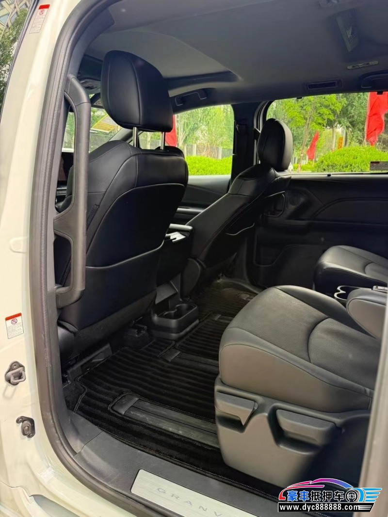 25年丰田格瑞维亚轿车抵押车出售