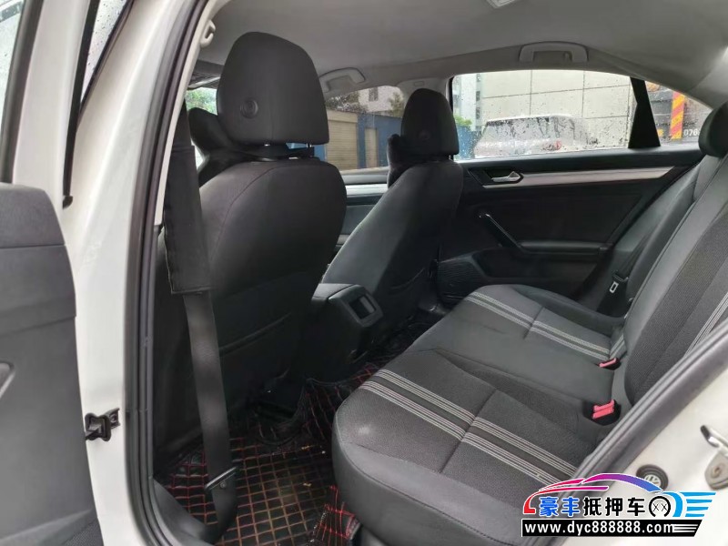 15年大众凌渡轿车抵押车出售