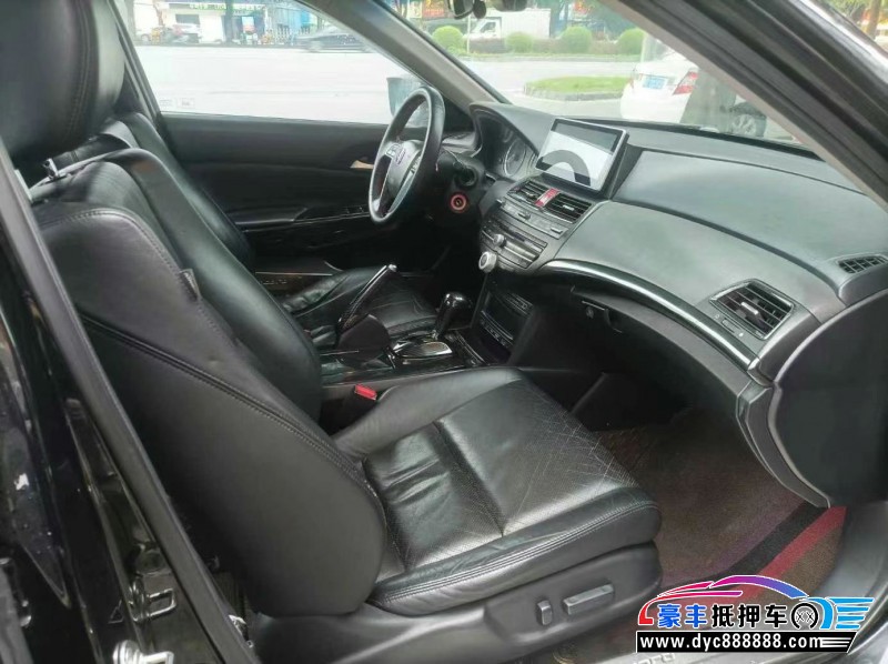 13年本田雅阁轿车抵押车出售