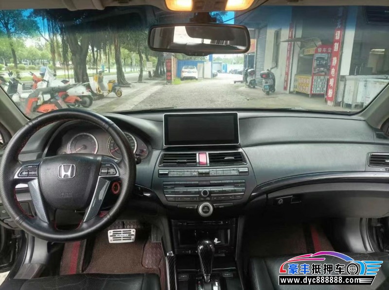 13年本田雅阁轿车抵押车出售