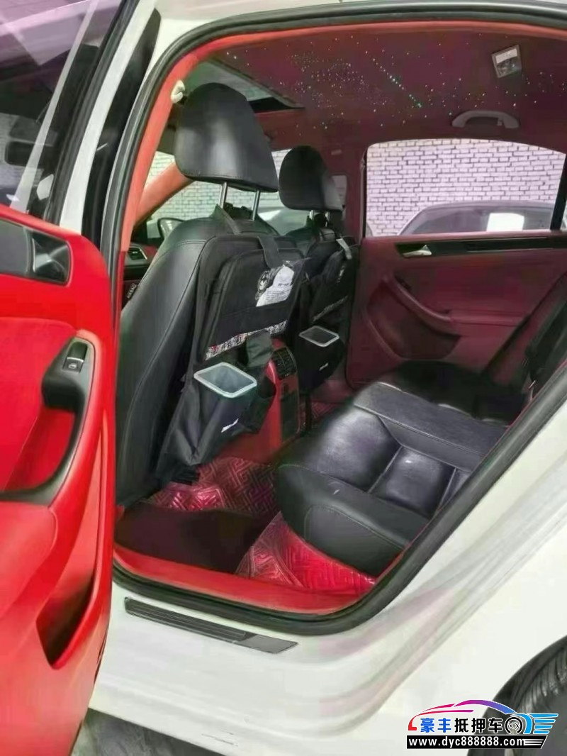 13年大众速腾轿车抵押车出售