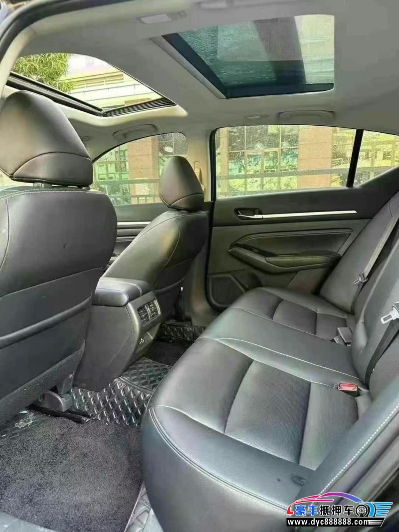 22年日产天籁轿车抵押车出售