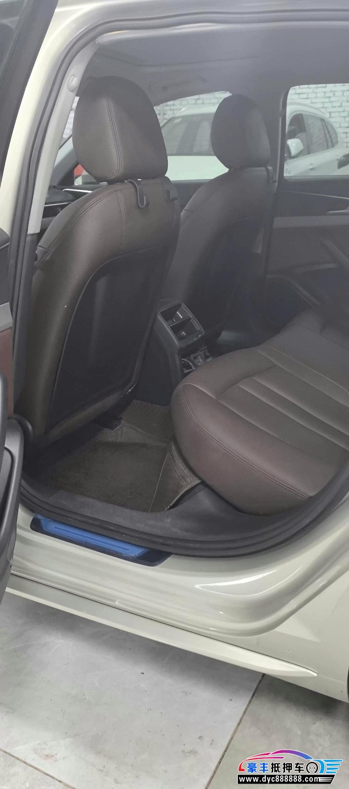 18年奥迪A4L轿车抵押车出售