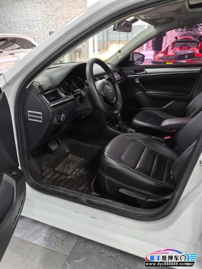 16年大众宝来轿车抵押车出售