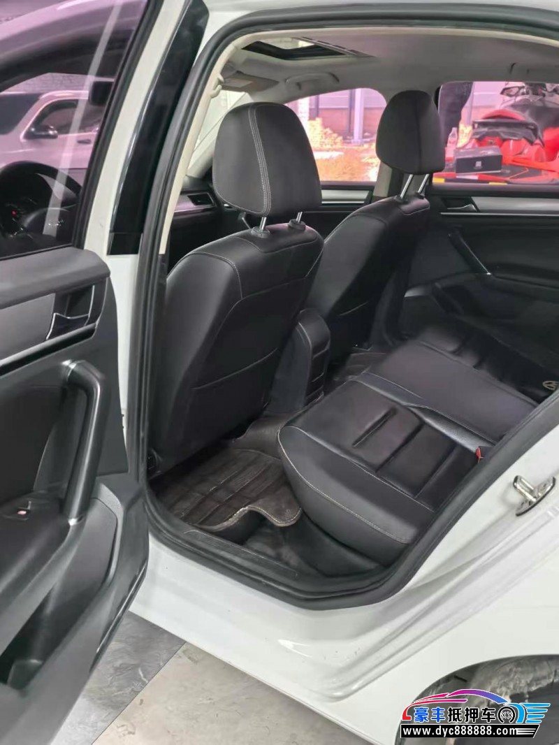 16年大众宝来轿车抵押车出售