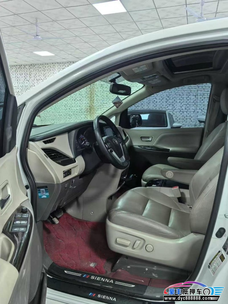 20年丰田塞纳轿车抵押车出售