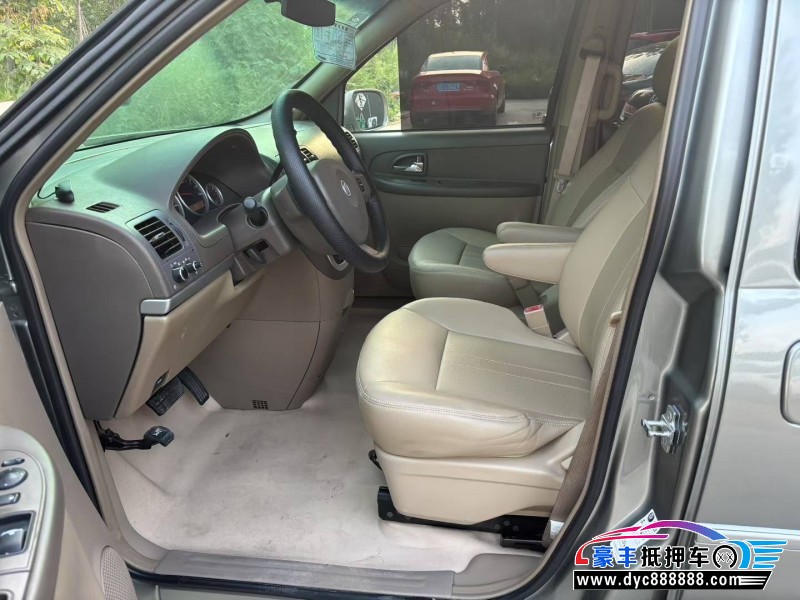 17年别克GL8轿车抵押车出售