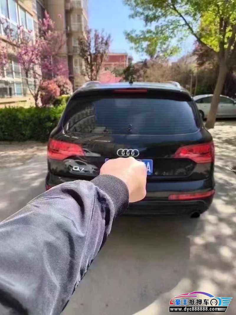 13年奥迪Q7轿车抵押车出售