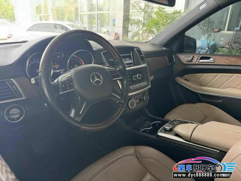 13年奔驰GL轿车抵押车出售