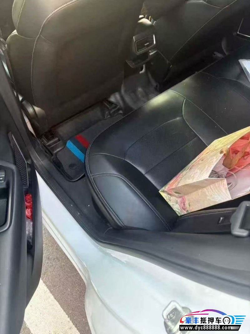 24年吉利几何轿车抵押车出售