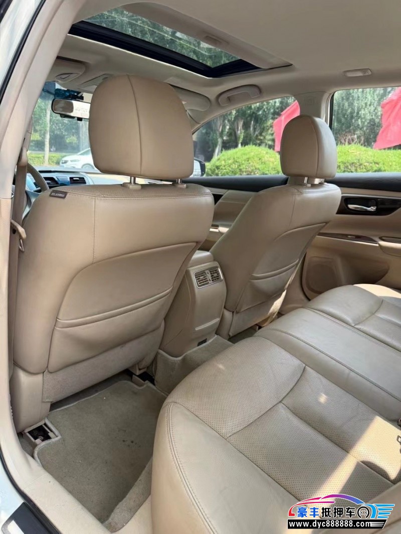 16年日产天籁轿车抵押车出售