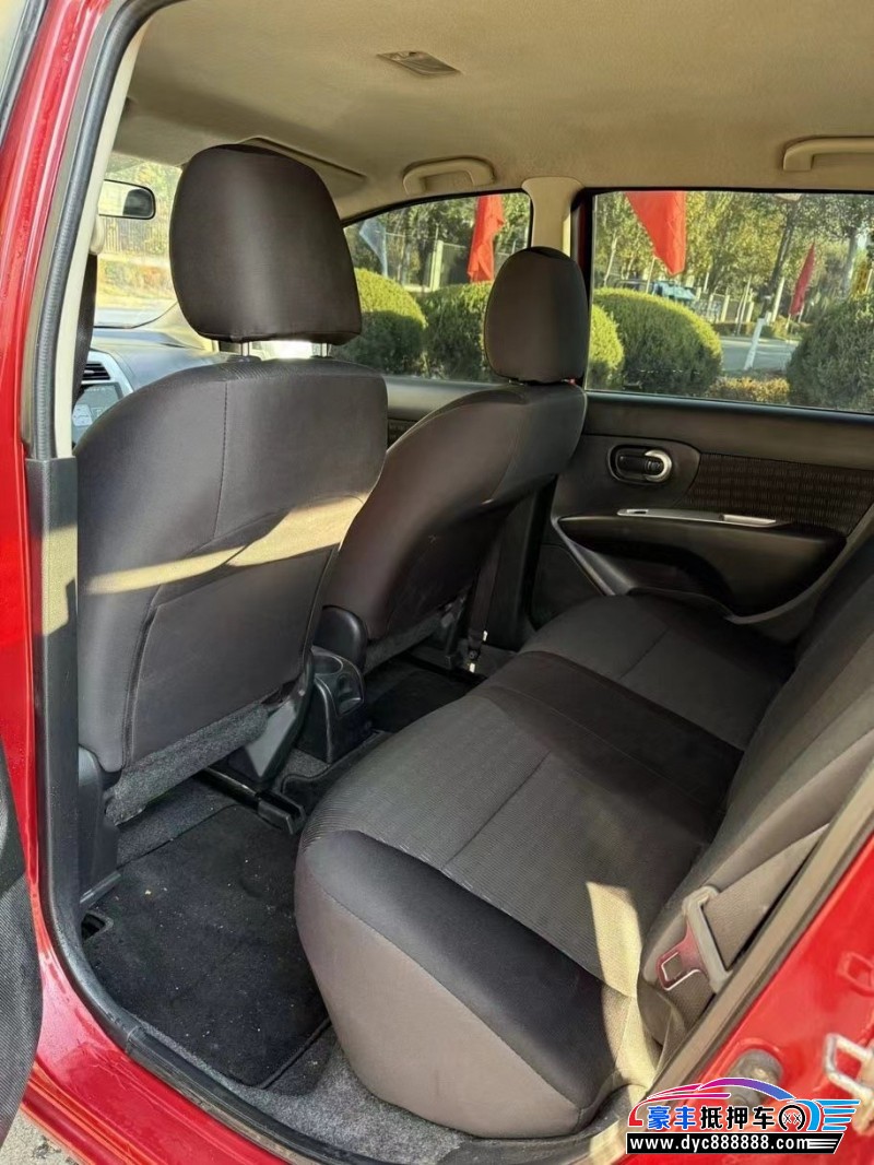 15年日产骊威轿车抵押车出售