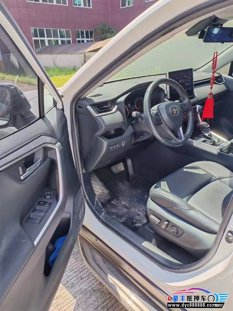 22年丰田威兰达轿车抵押车出售
