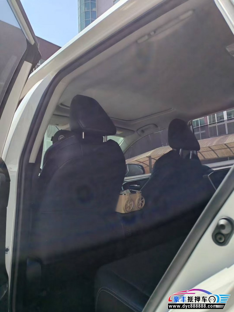 22年丰田威兰达轿车抵押车出售