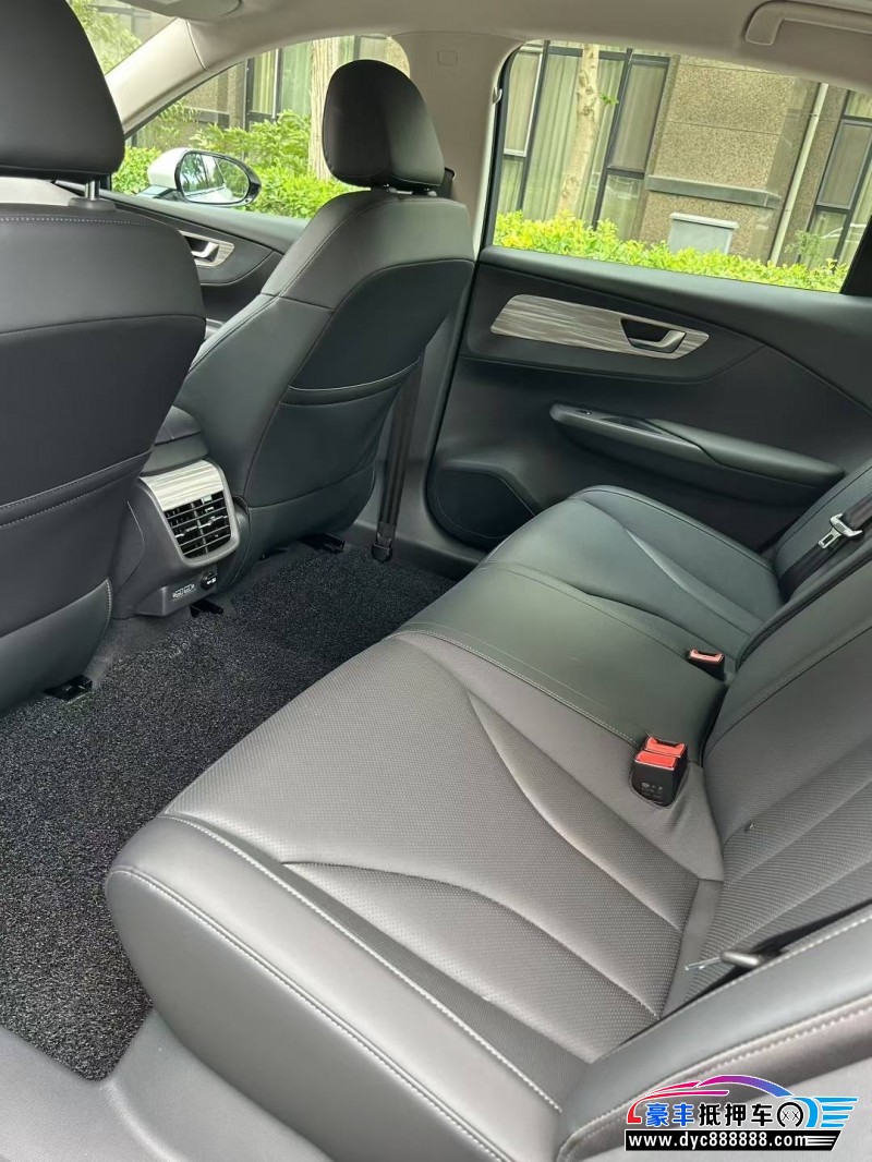 25年红旗EQM5轿车抵押车出售