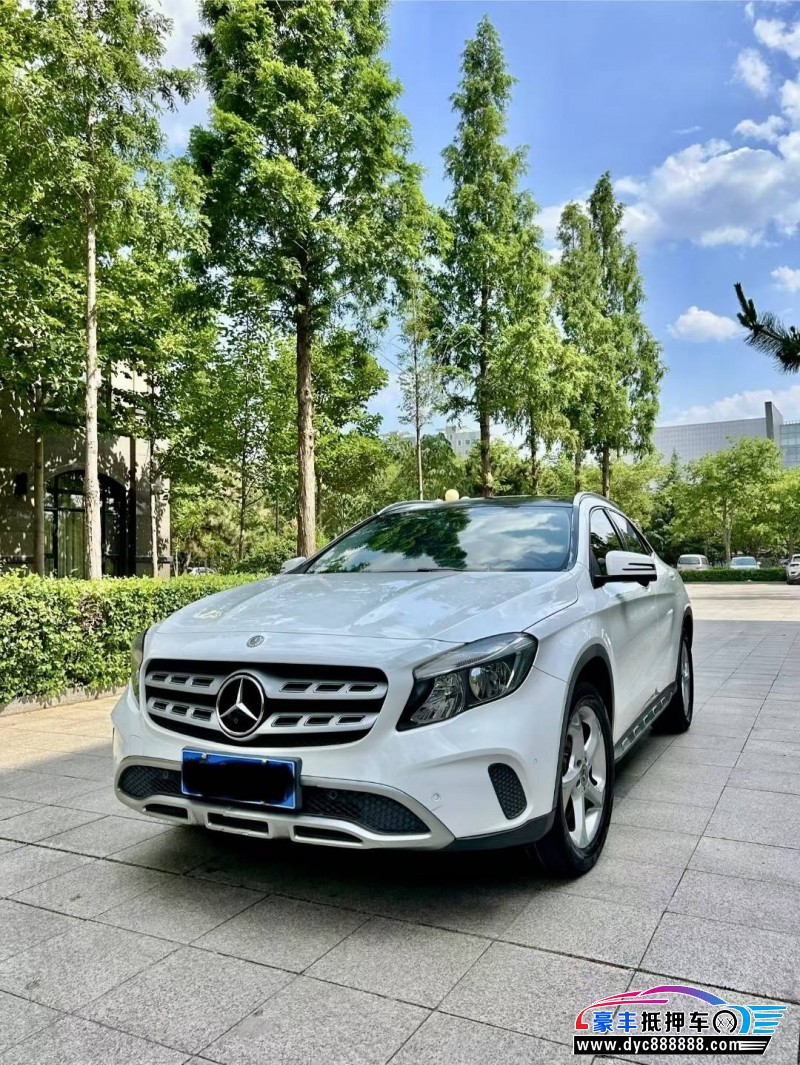 18年奔驰GLA轿车抵押车出售