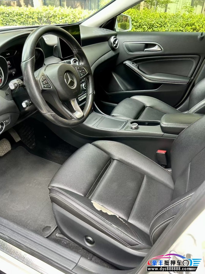 18年奔驰GLA轿车抵押车出售