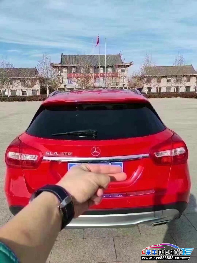 17年奔驰GLA轿车抵押车出售