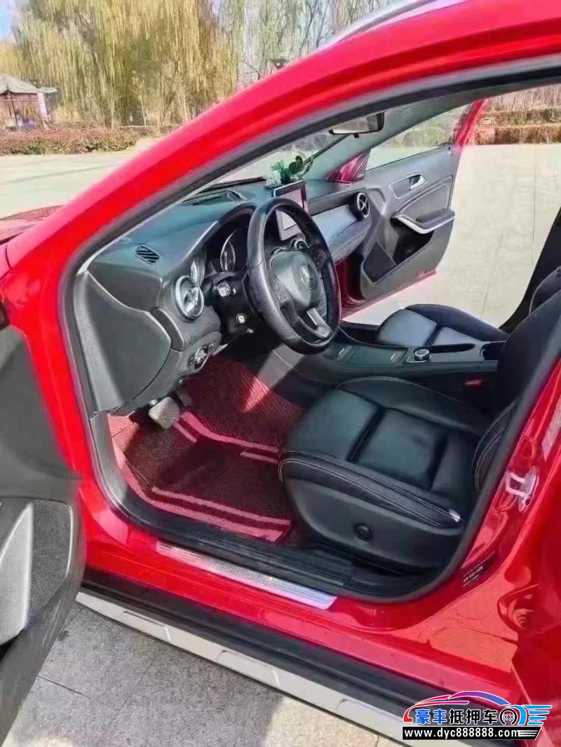 17年奔驰GLA轿车抵押车出售