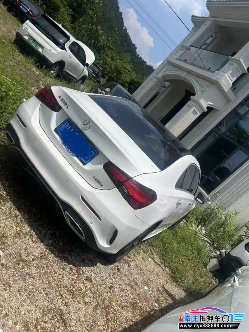 24年奔驰A轿车抵押车出售