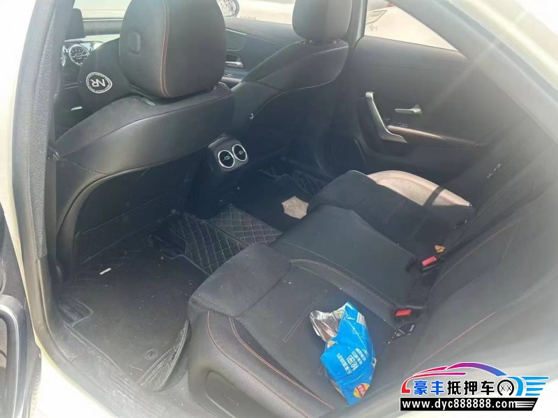 24年奔驰A轿车抵押车出售