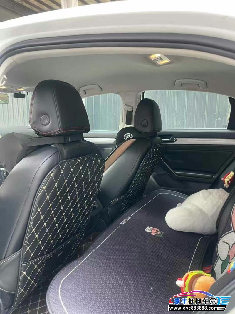 17年大众凌渡轿车抵押车出售