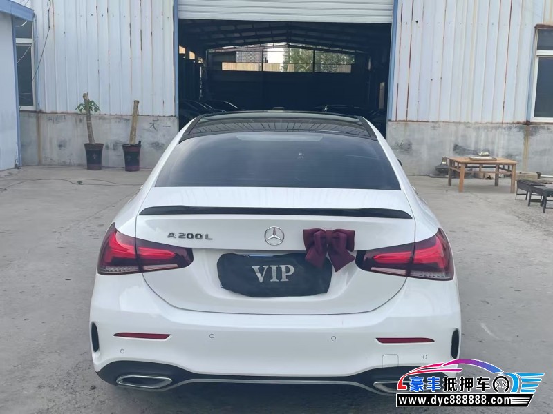 20年奔驰A轿车抵押车出售