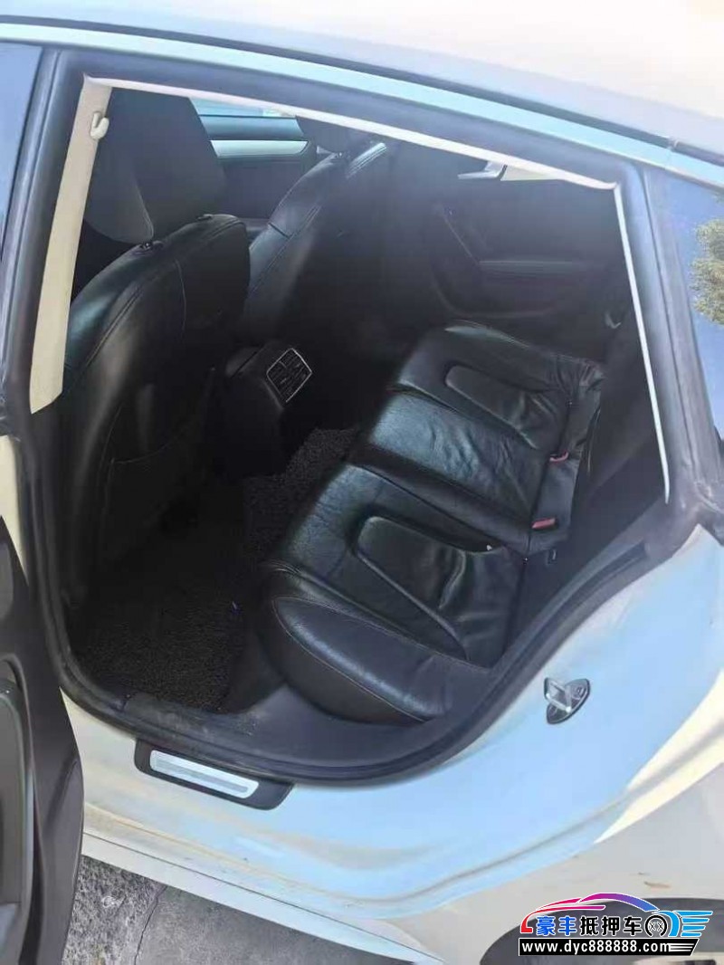 12年奥迪A5轿车抵押车出售